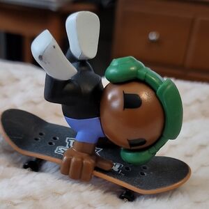 Tech Deck Sk8 Crew Series 1 Shred Pack Green Headphones, Skwteboarder figure